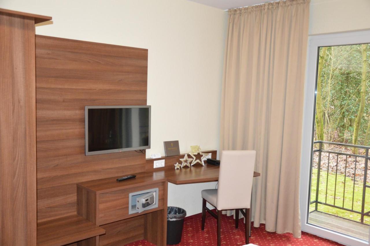 Hotel Holter Schlosskrug ชลอส ฮอลเตอ-สตูเคนบร็อค ภายนอก รูปภาพ